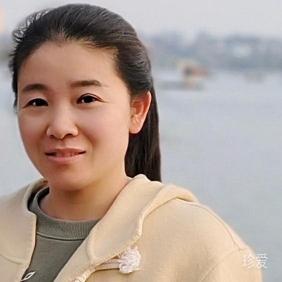 嘴角微微上揚(yáng)