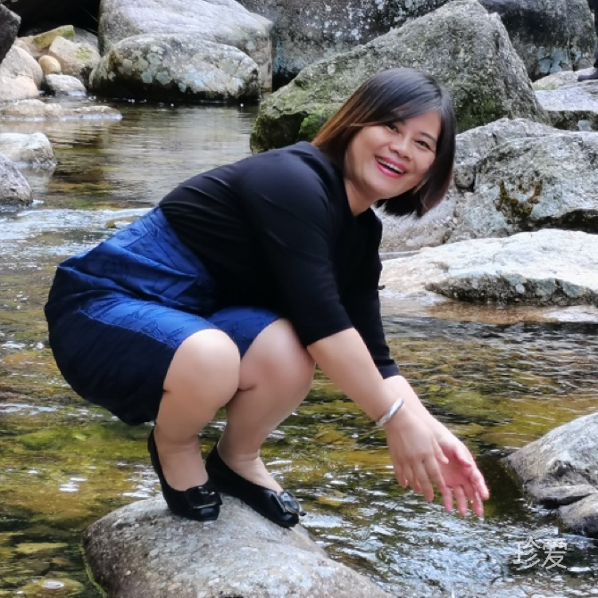 穿白大褂的优雅女