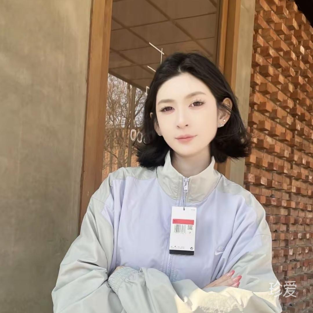 戴面具的女孩