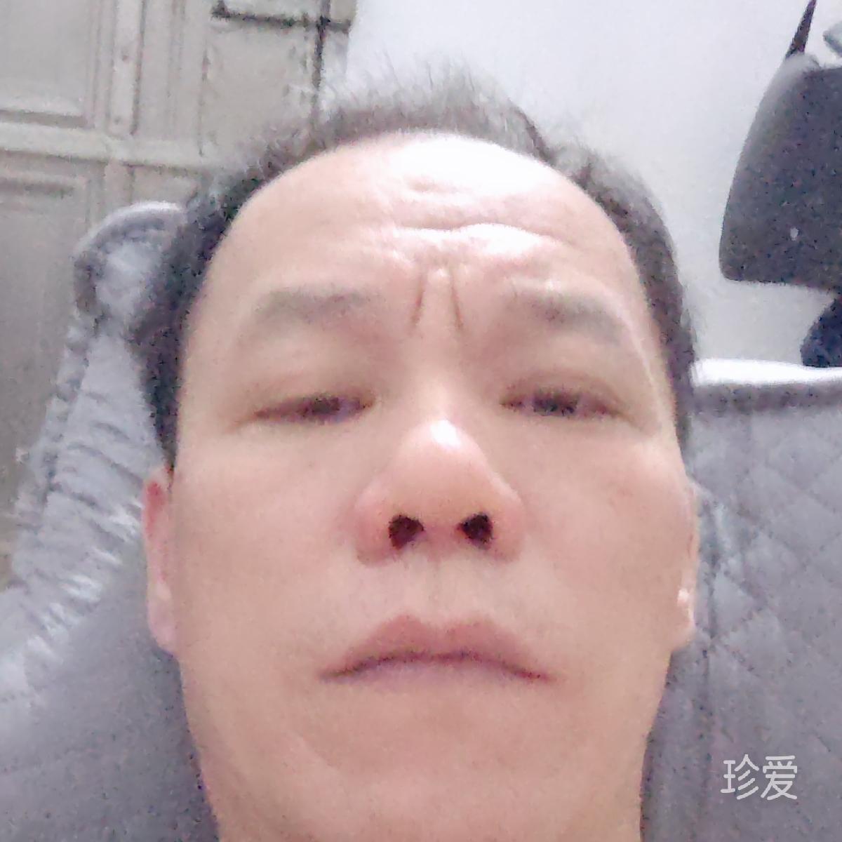 淋雨的人