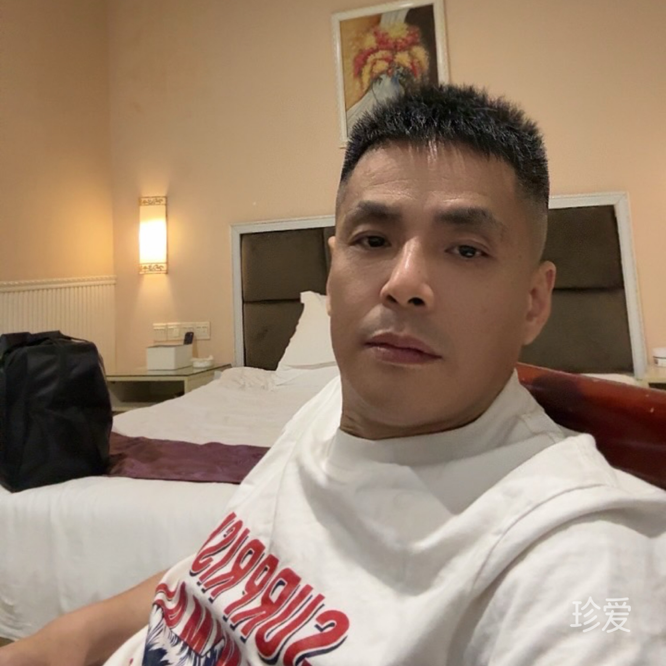 坐看山水笑痴情