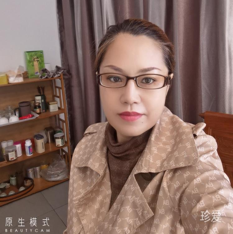 风雨中的一颗小草