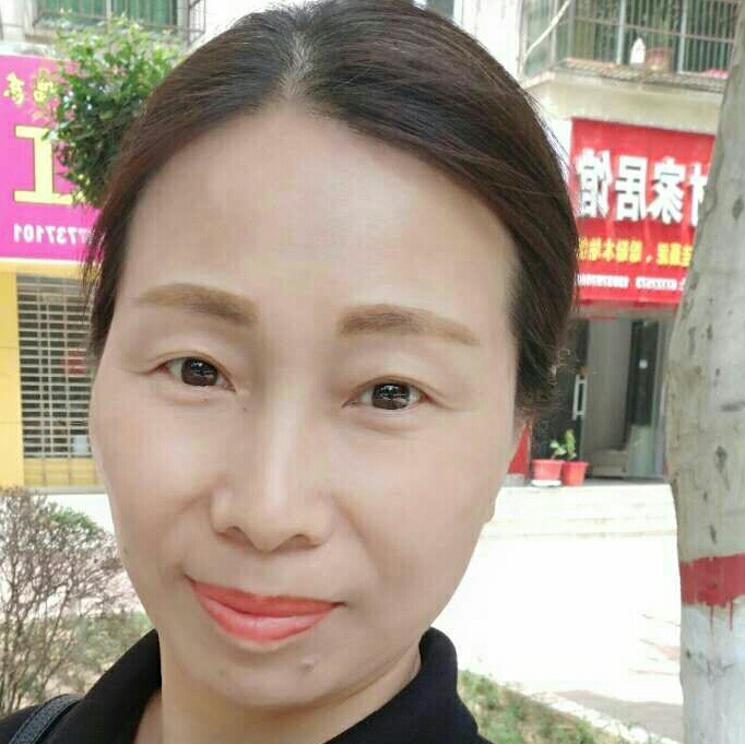 風(fēng)掀起面紗