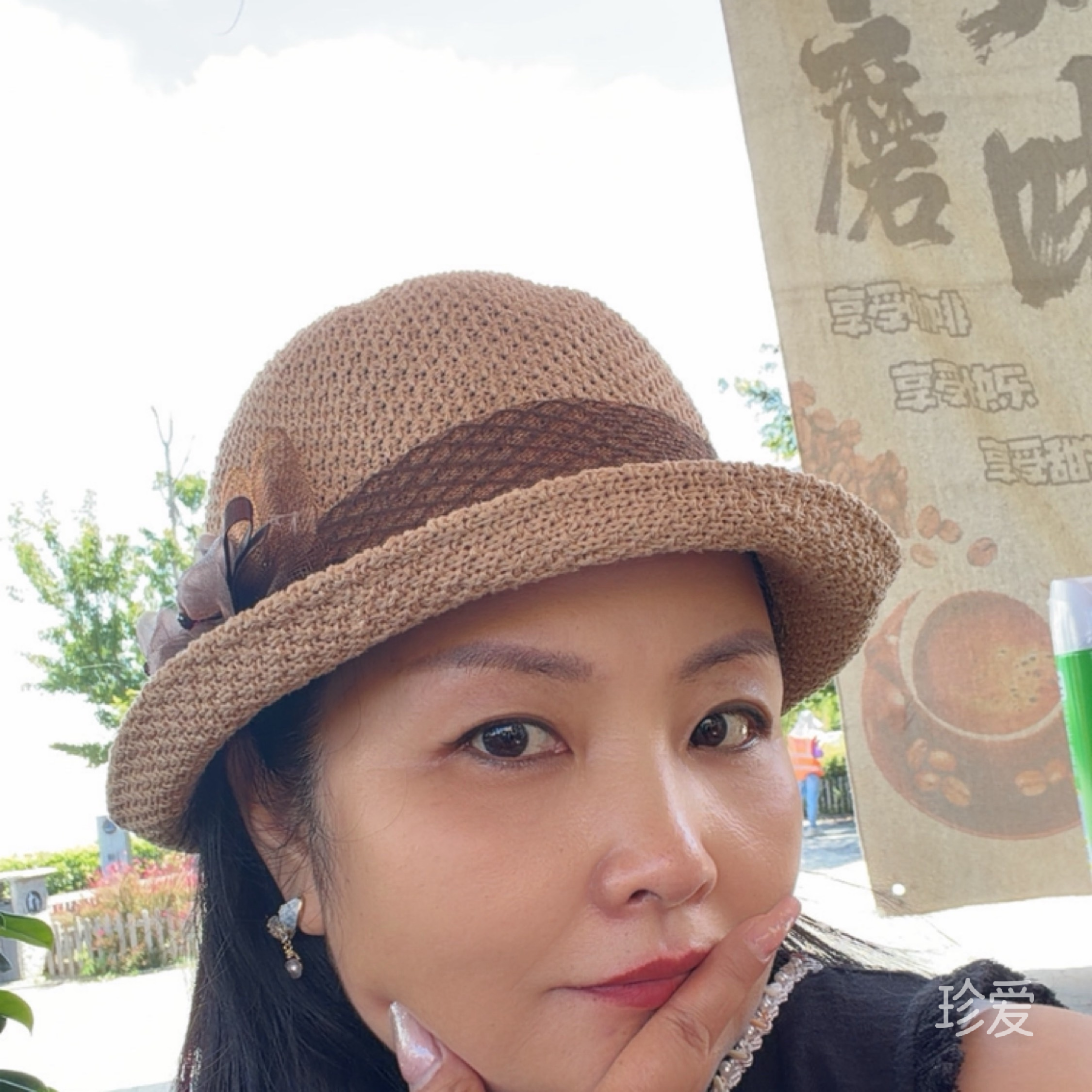 捏小白兔的猪