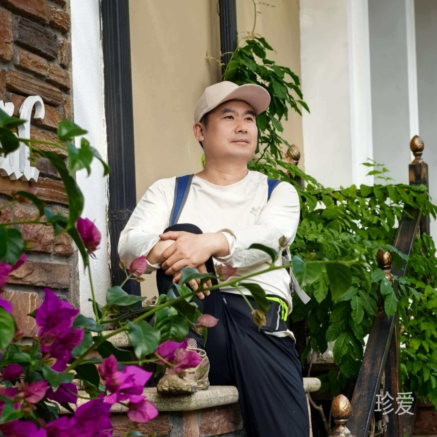 一个养鱼的男人