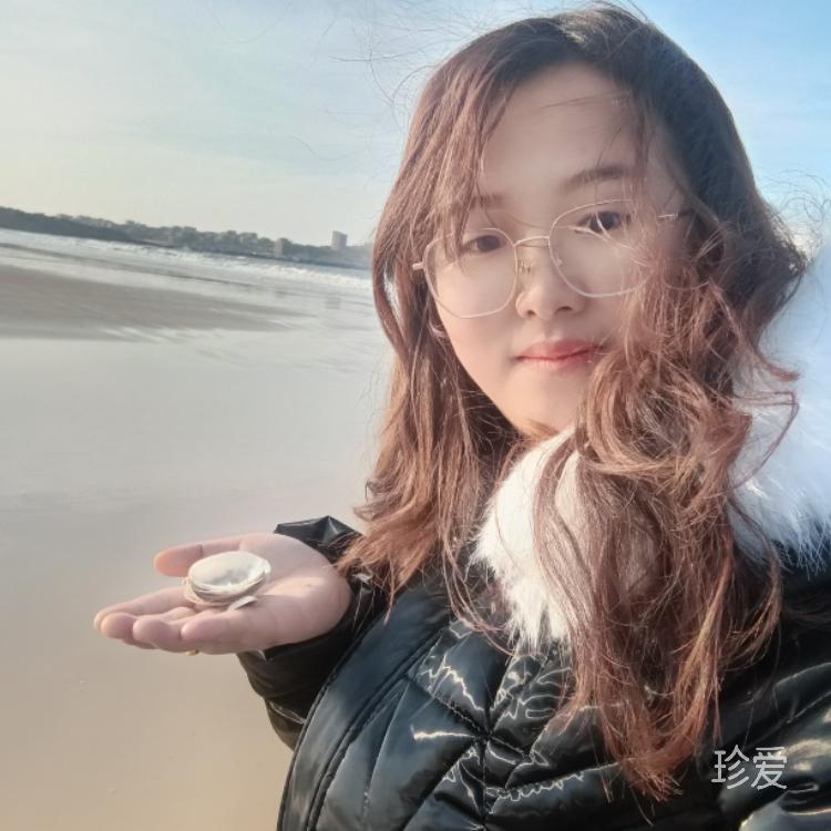 抱鱼睡觉的猫