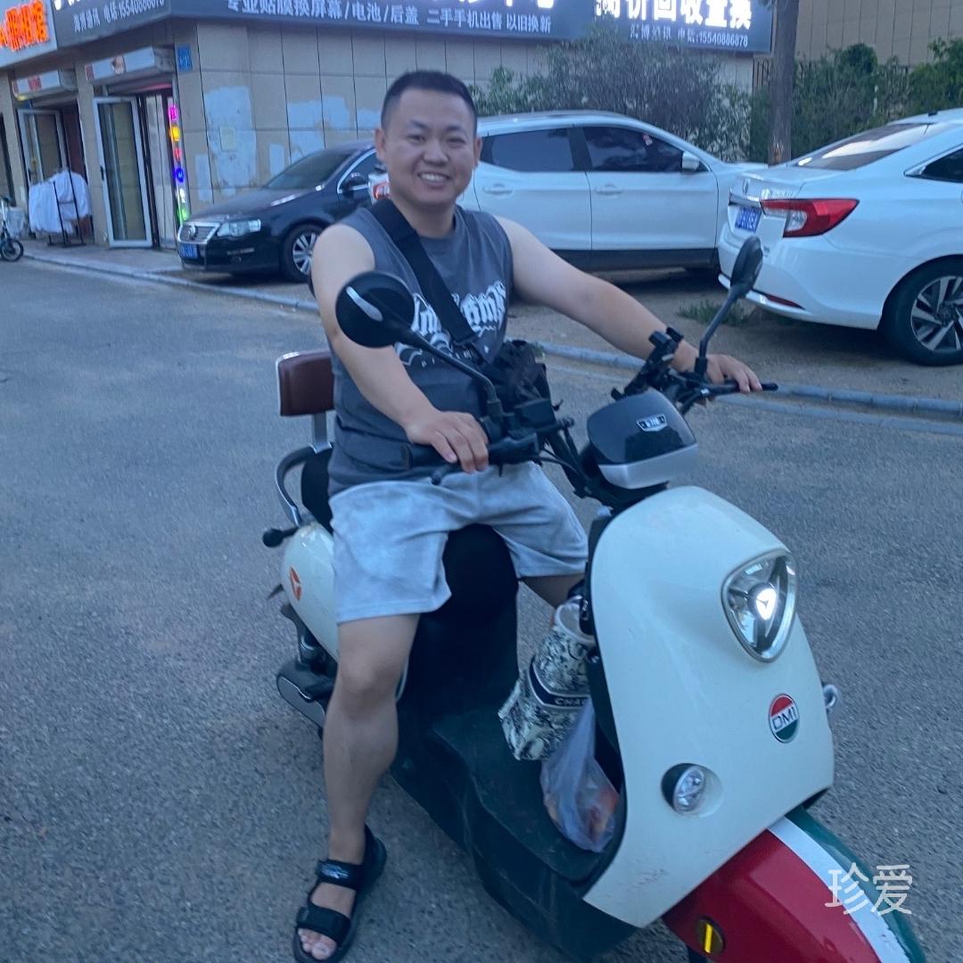 烙饼卷大葱蘸酱