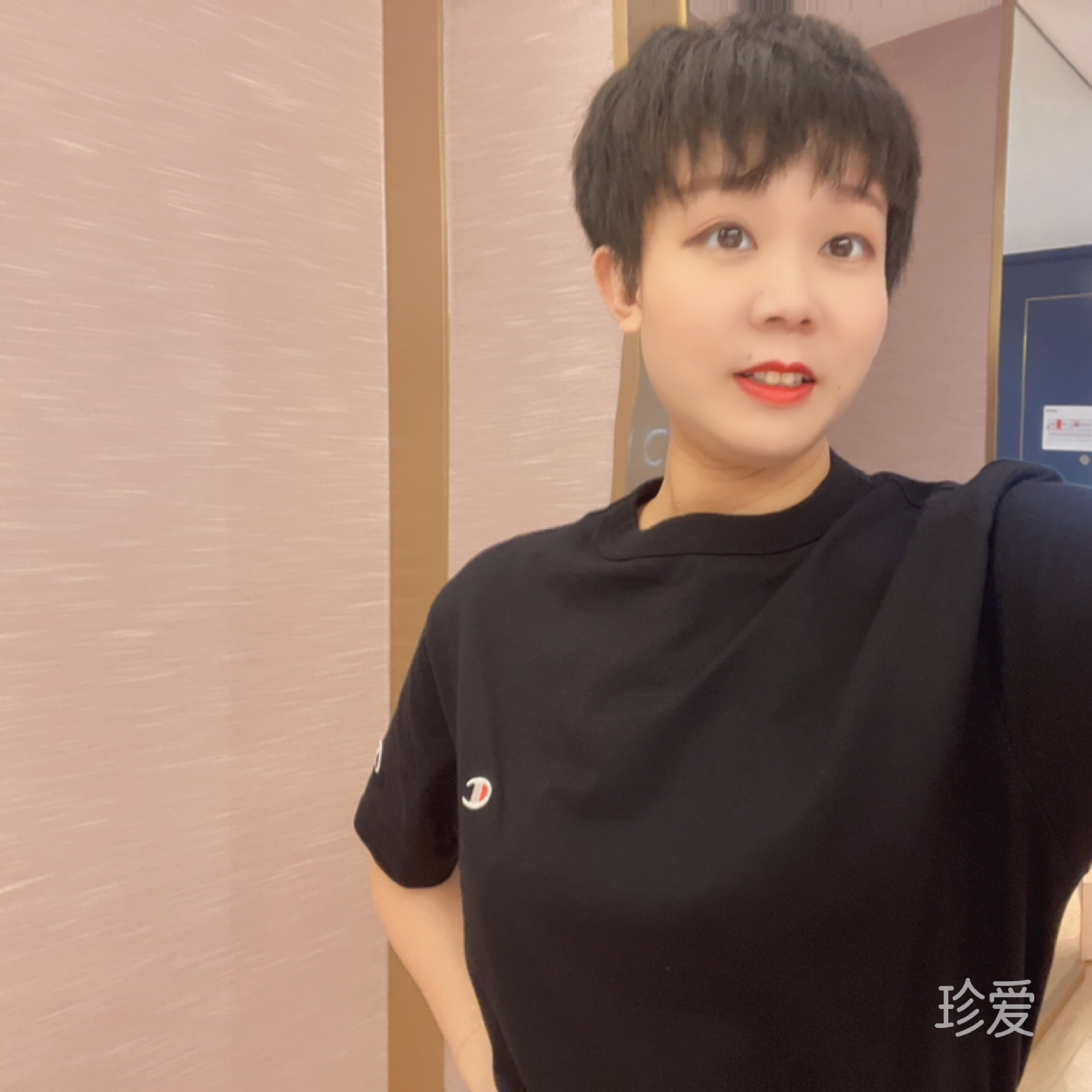 海風(fēng)吹起微風(fēng)迎面