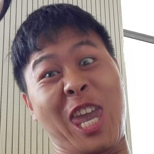 坐在樓頂看月亮