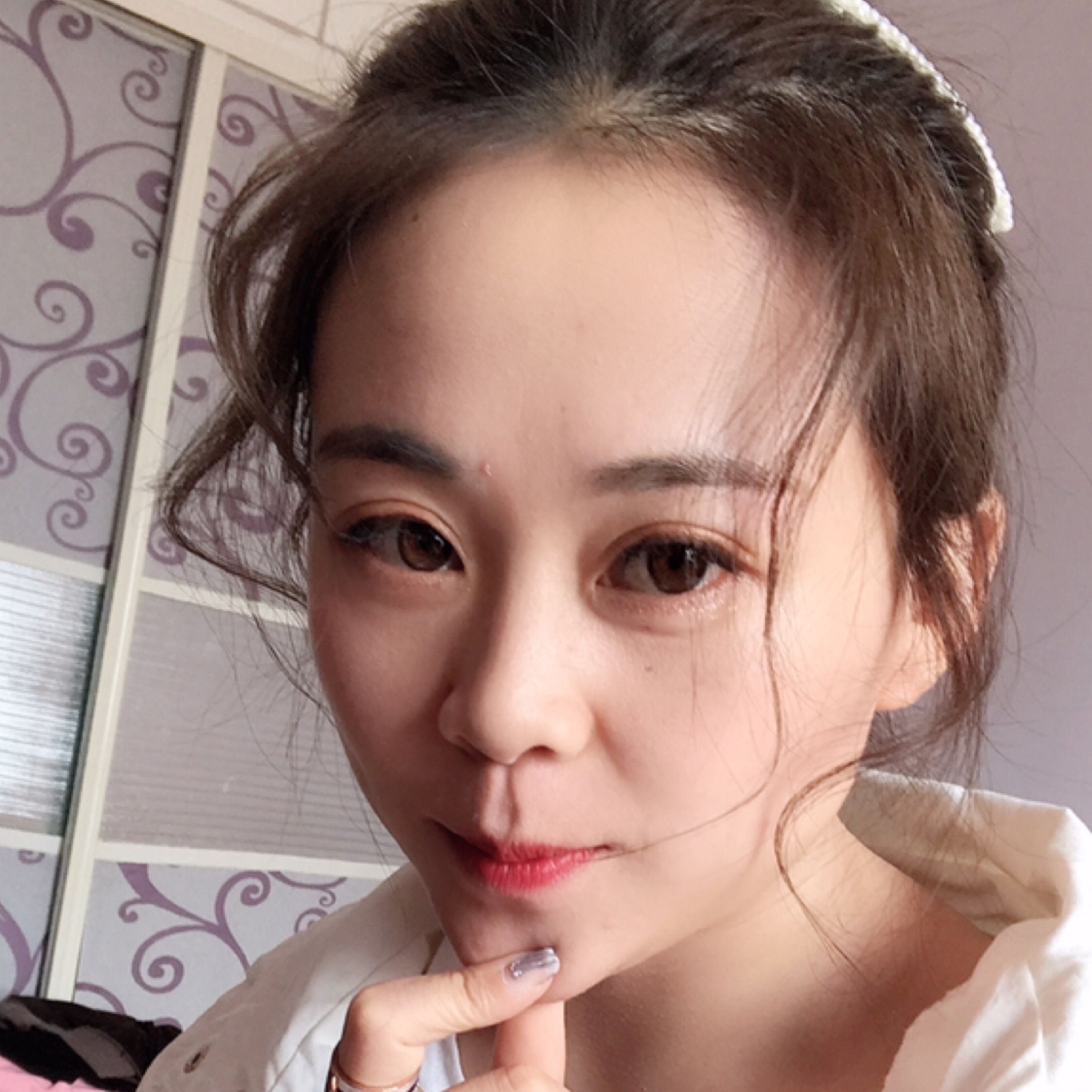 一口把蘋果咬哭