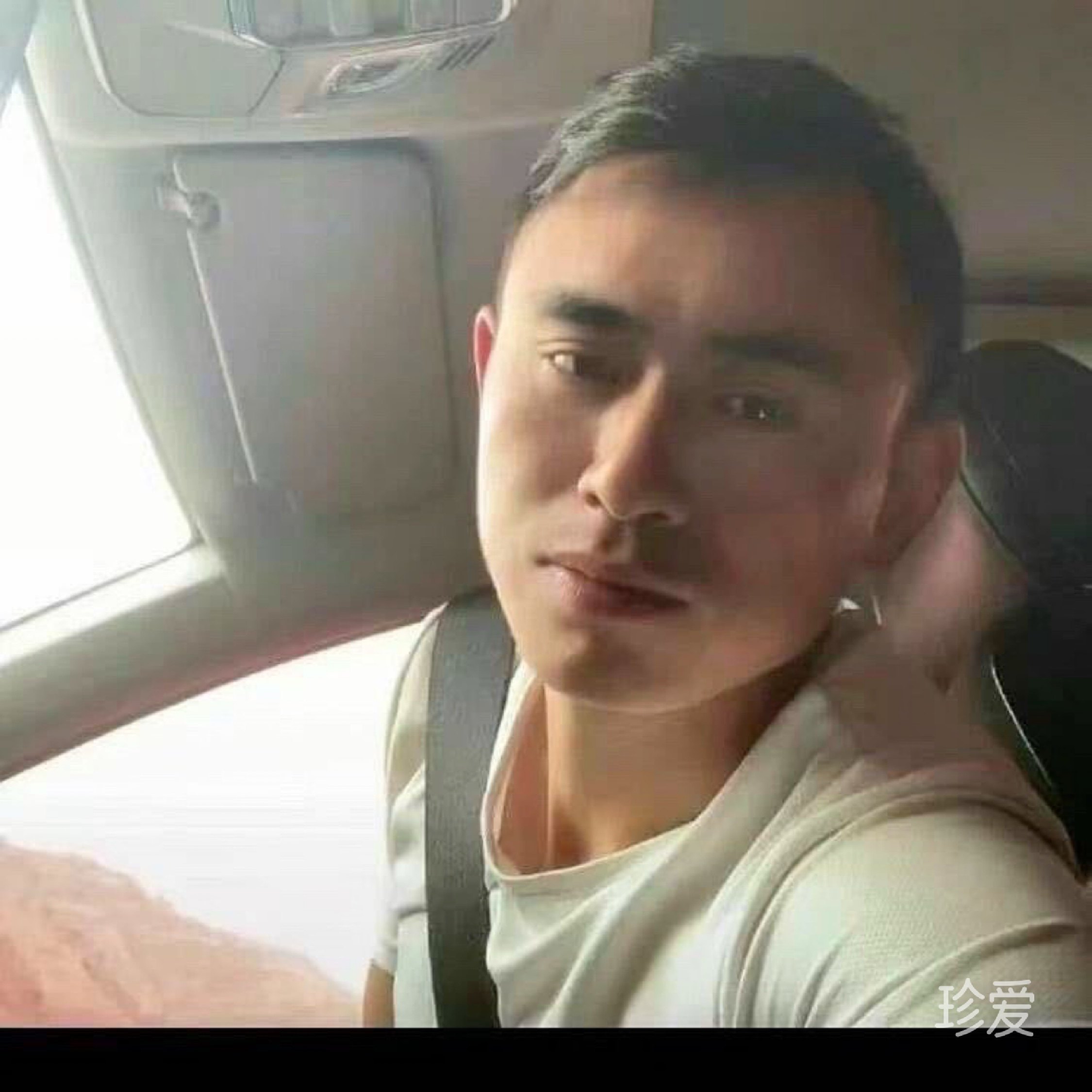 想牵个女朋友