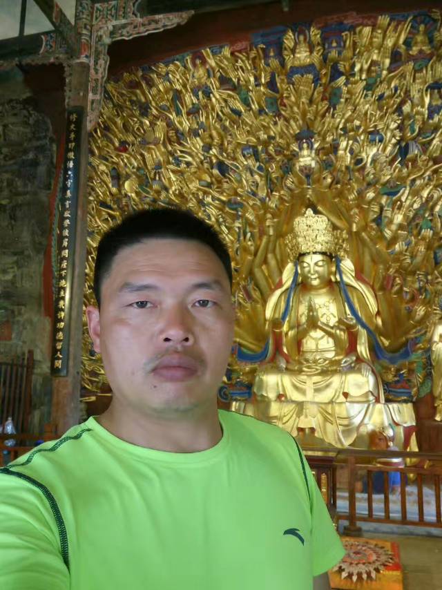 訴说悲伤的微笑