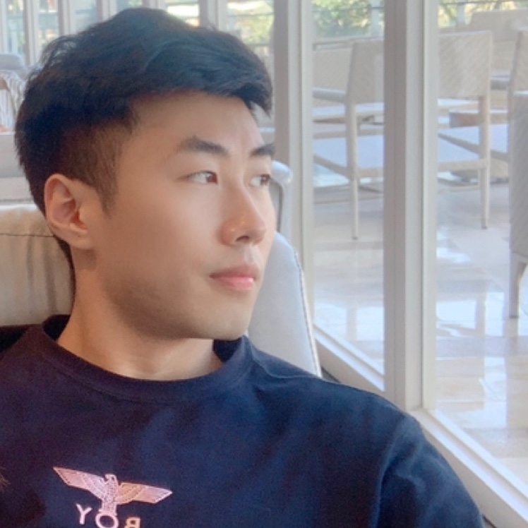 笑起來(lái)瞇著眼