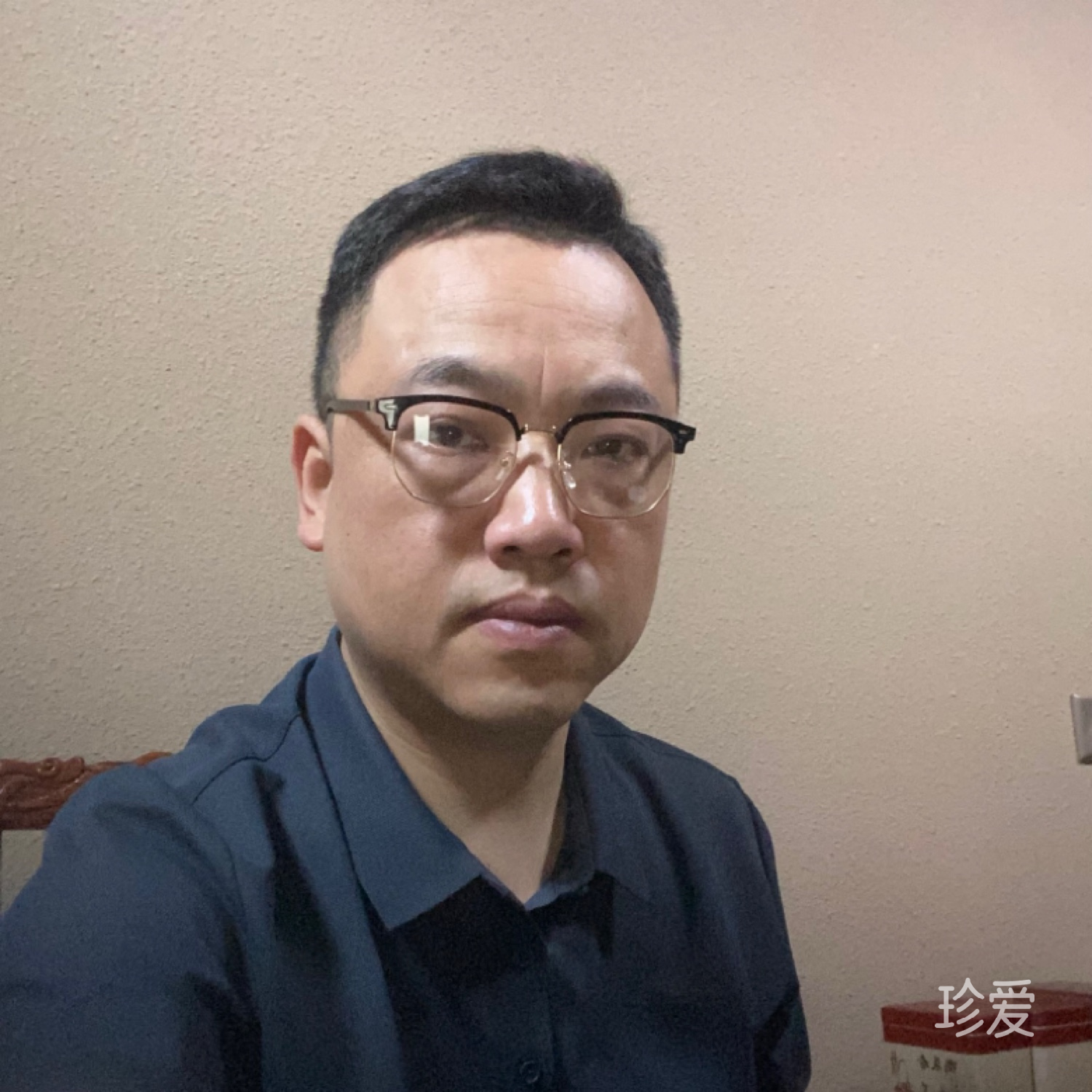 眙佄