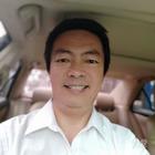 對(duì)面的女孩看過(guò)來(lái)