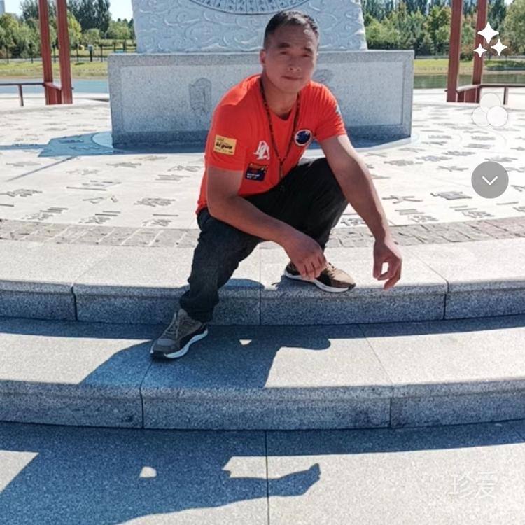 藍(lán)天下的影子