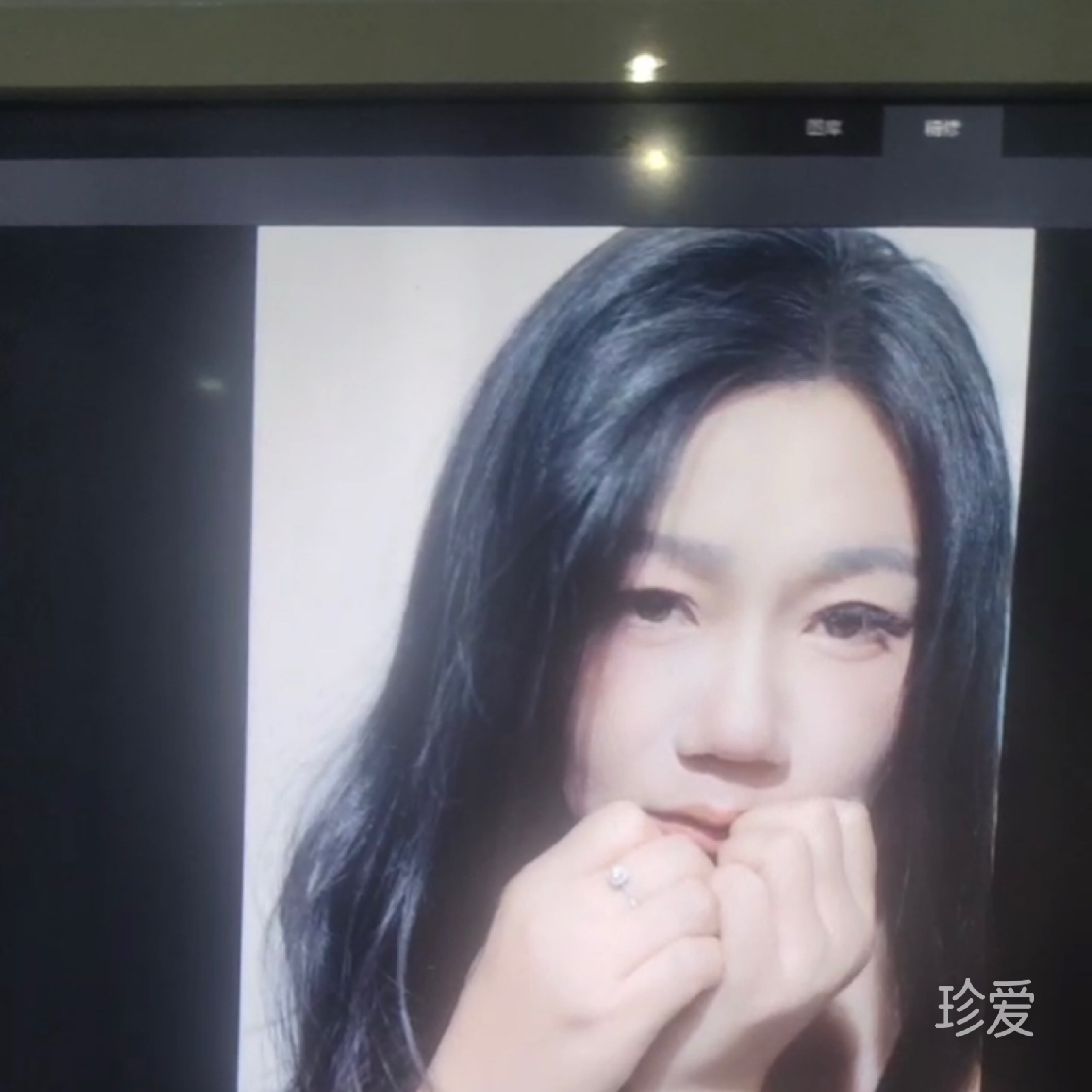 淡淡的香水味