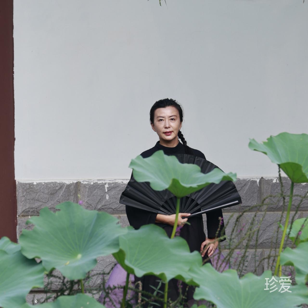 温暖的阳光在屋顶