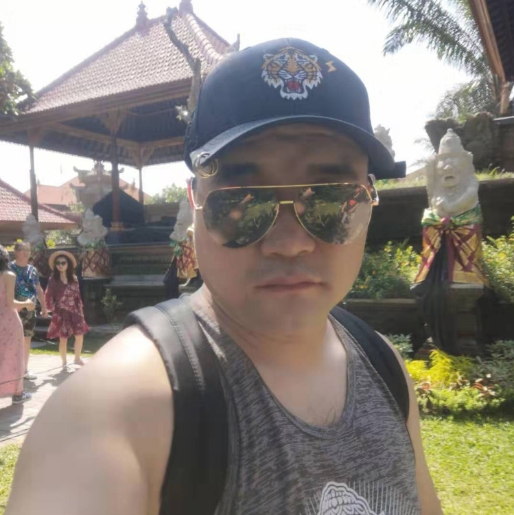 經(jīng)濟(jì)適用男