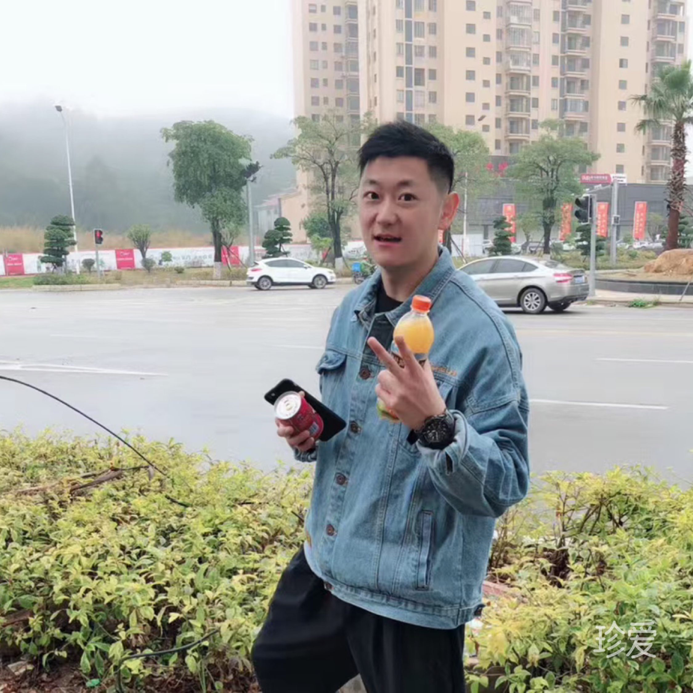 阳光开朗的阿砾