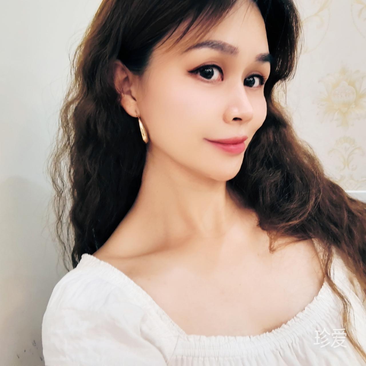 風(fēng)雨中的野百合