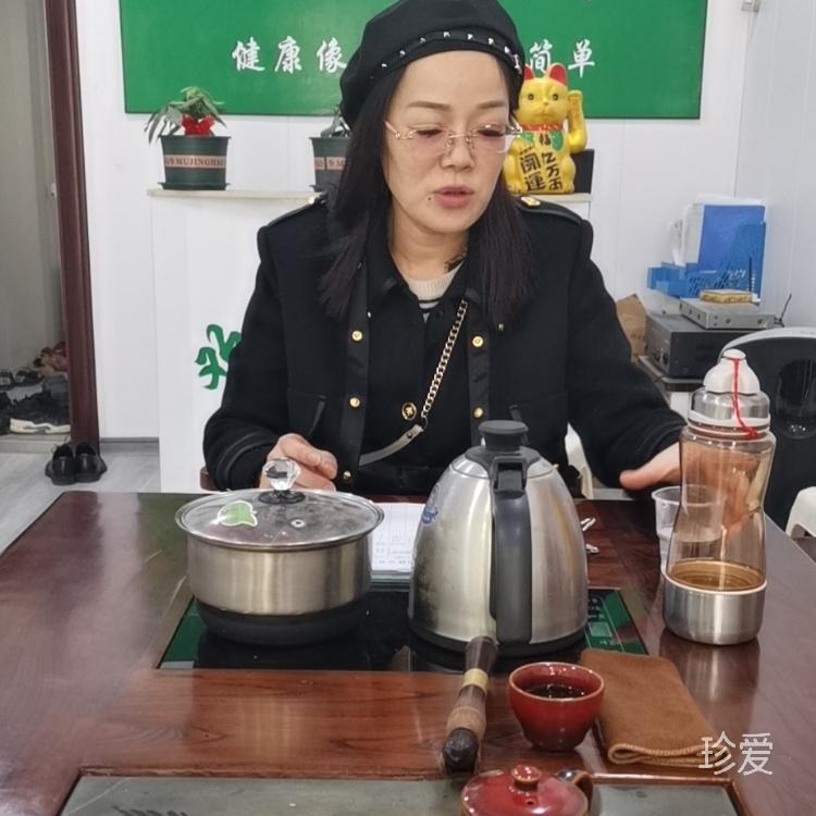 愛(ài)吃零食的女孩