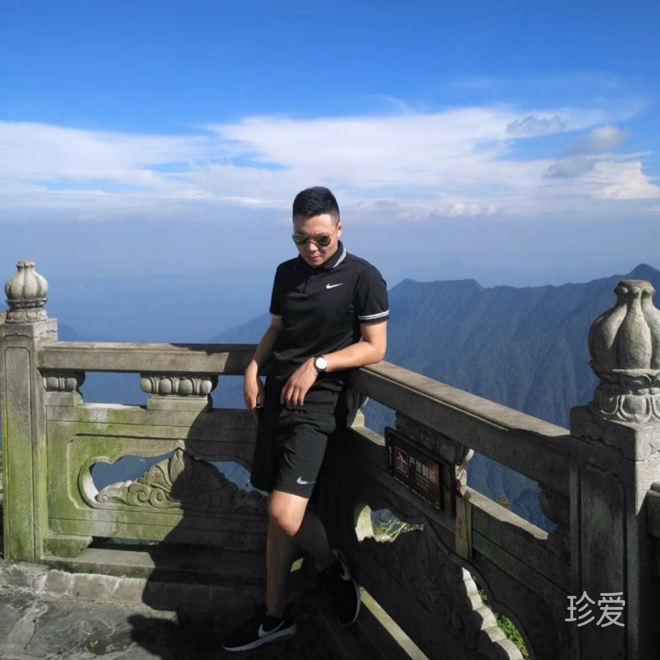 阿道夫