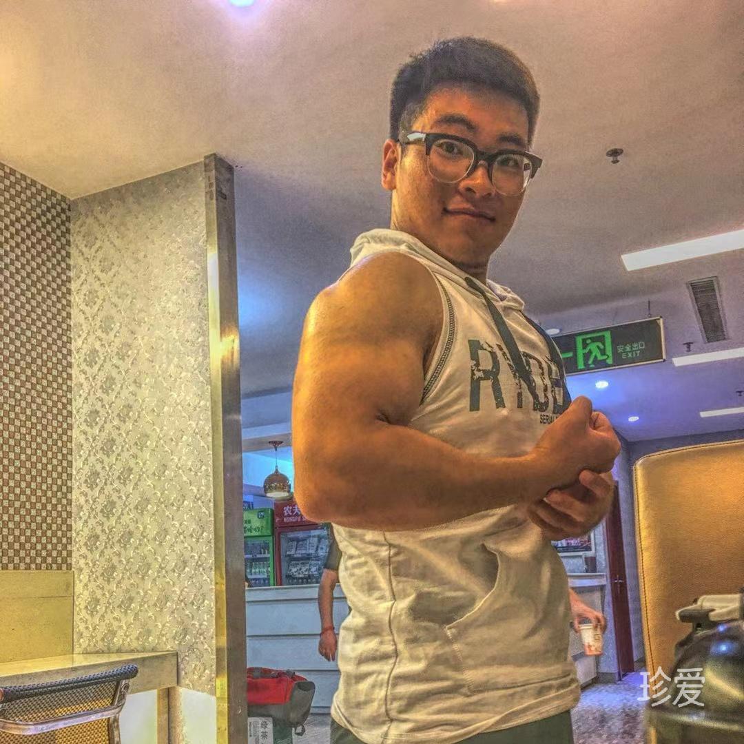 爱健身的大暖男