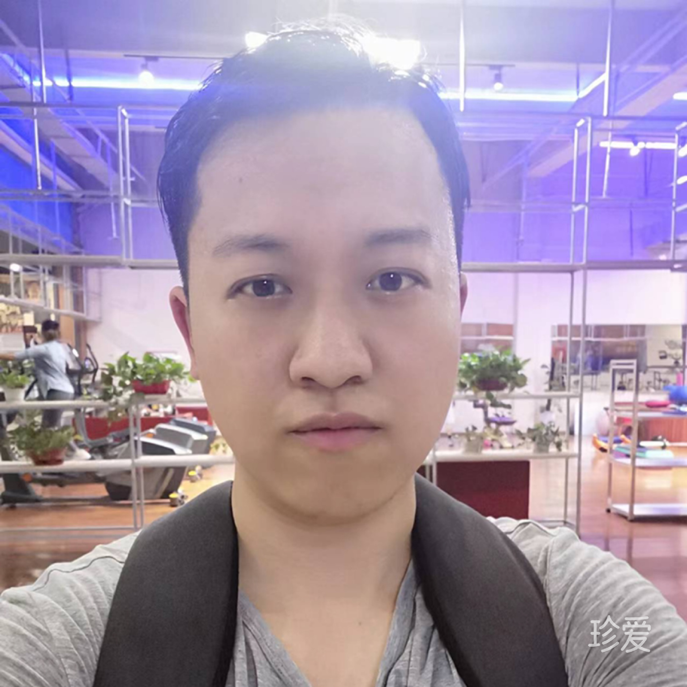 鼻头爱出汗的胖发