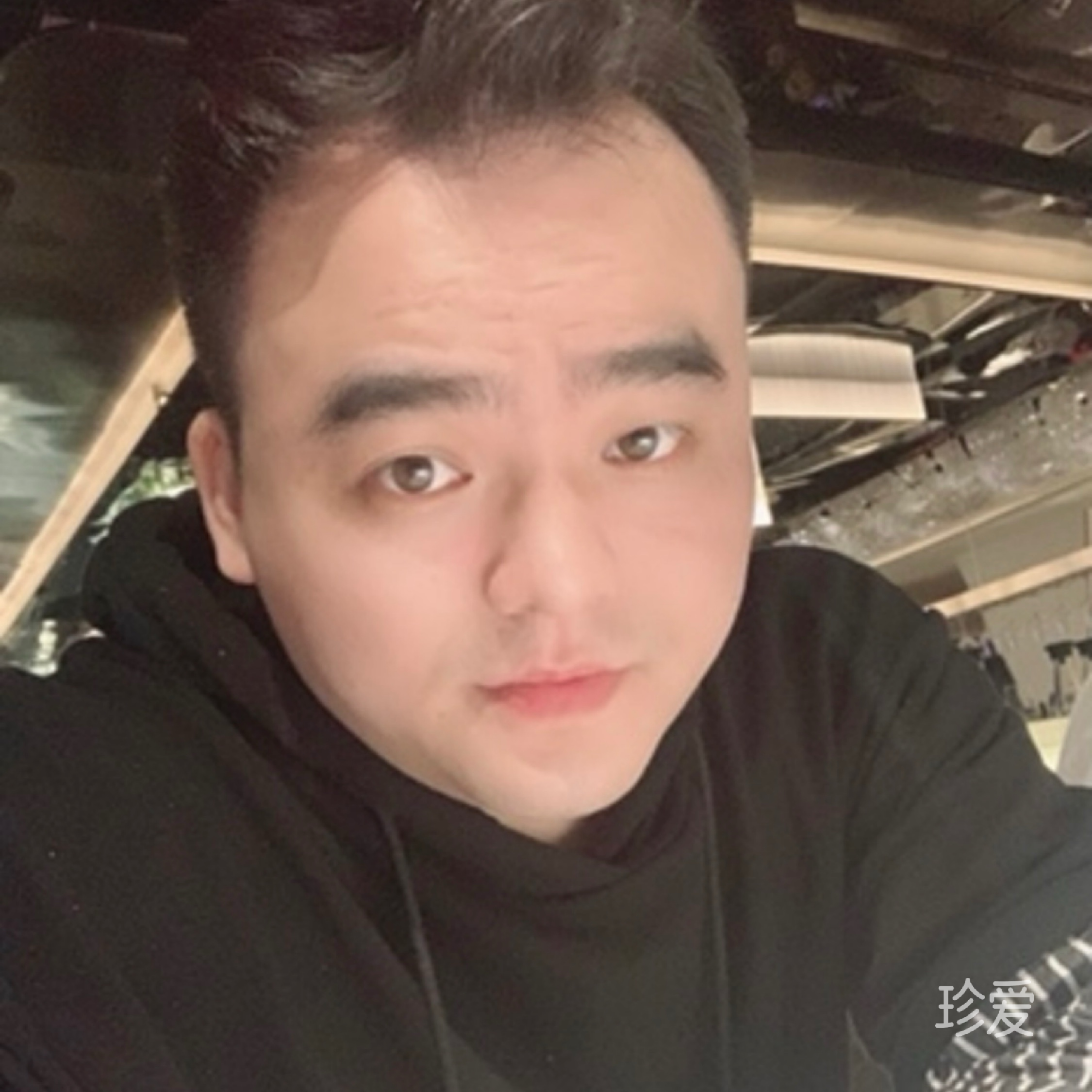 周某人