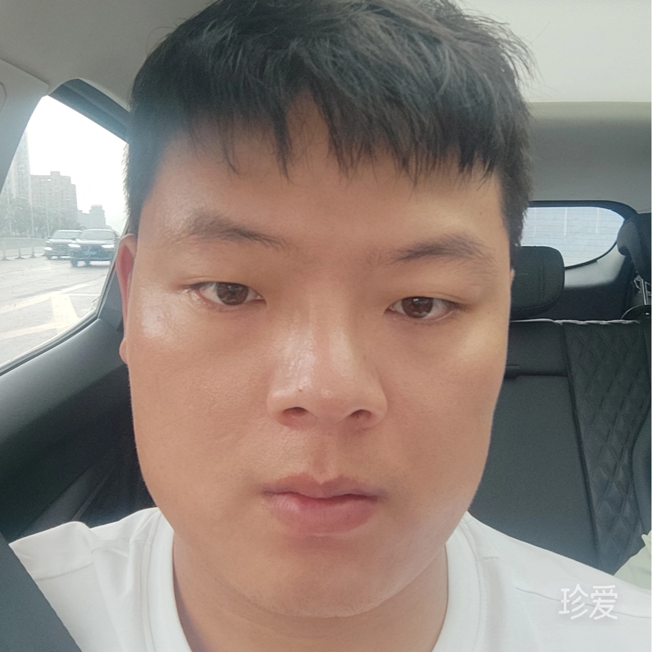 此男子急需被征服