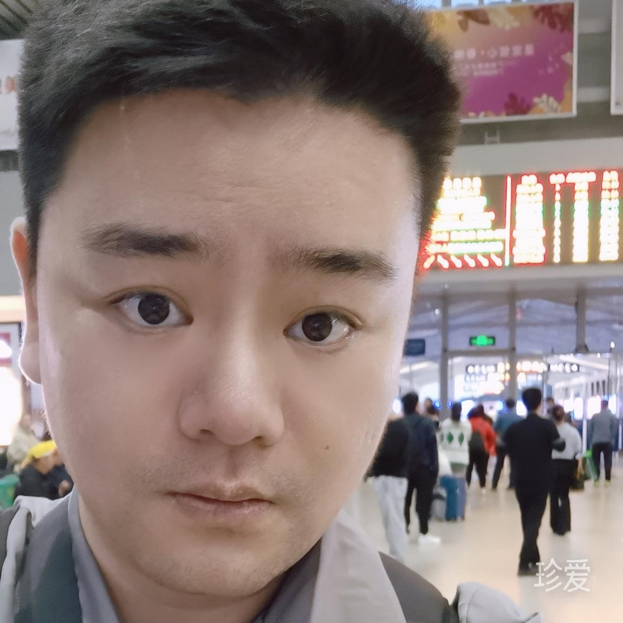 一只很頑強(qiáng)的白羊