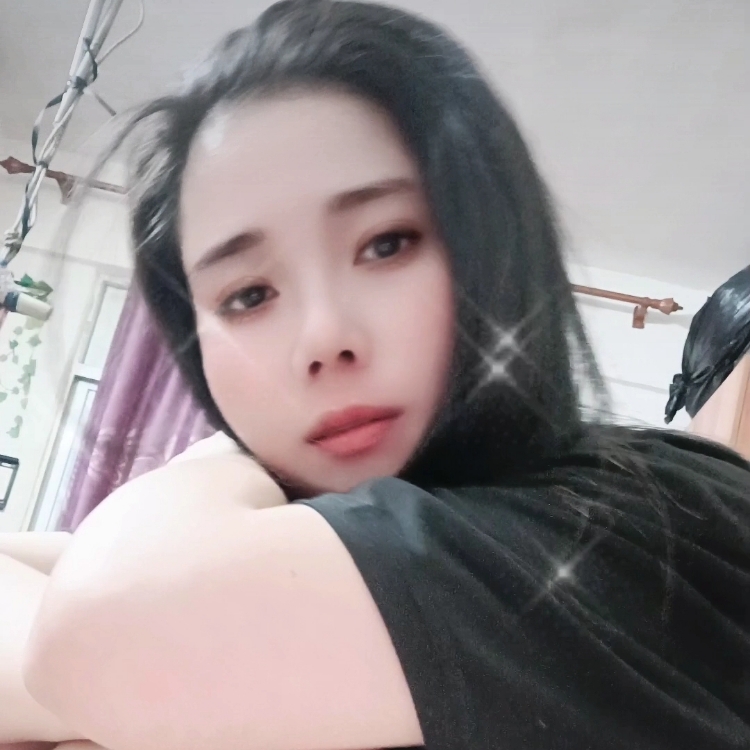 走在迷霧的小巷里