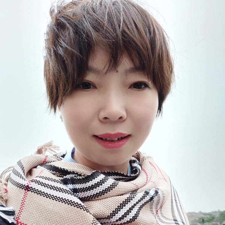 靜靜地望著你的笑