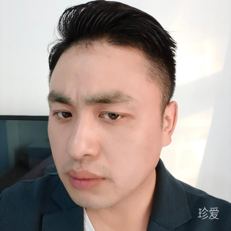 一只努力的大貓