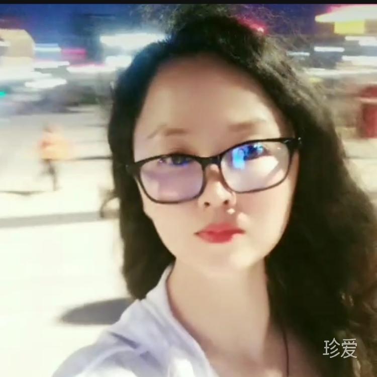 一個(gè)人獨(dú)走著