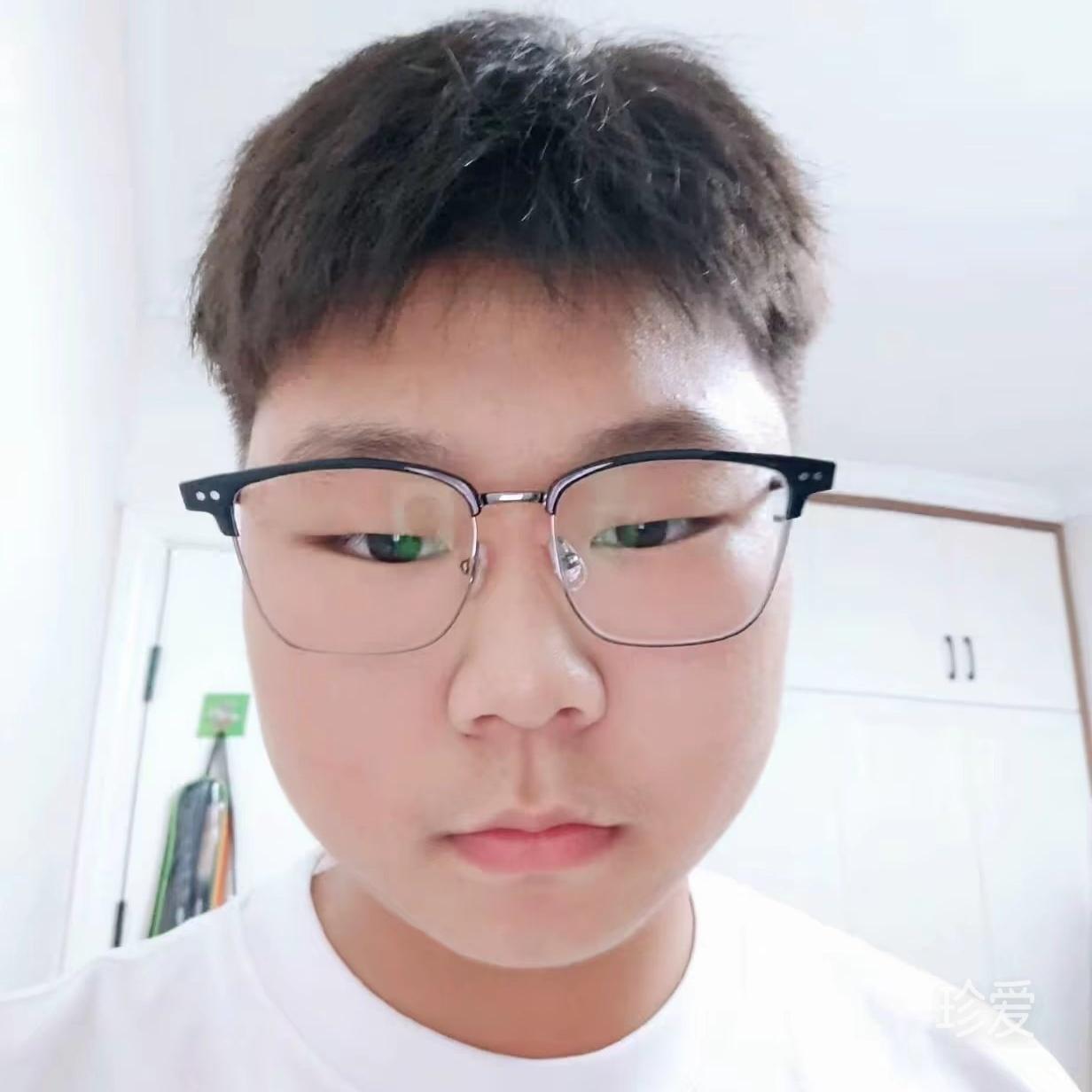 笑笑不说话