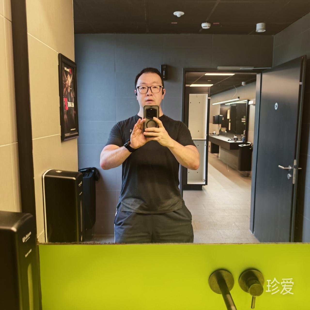 峰一个人了