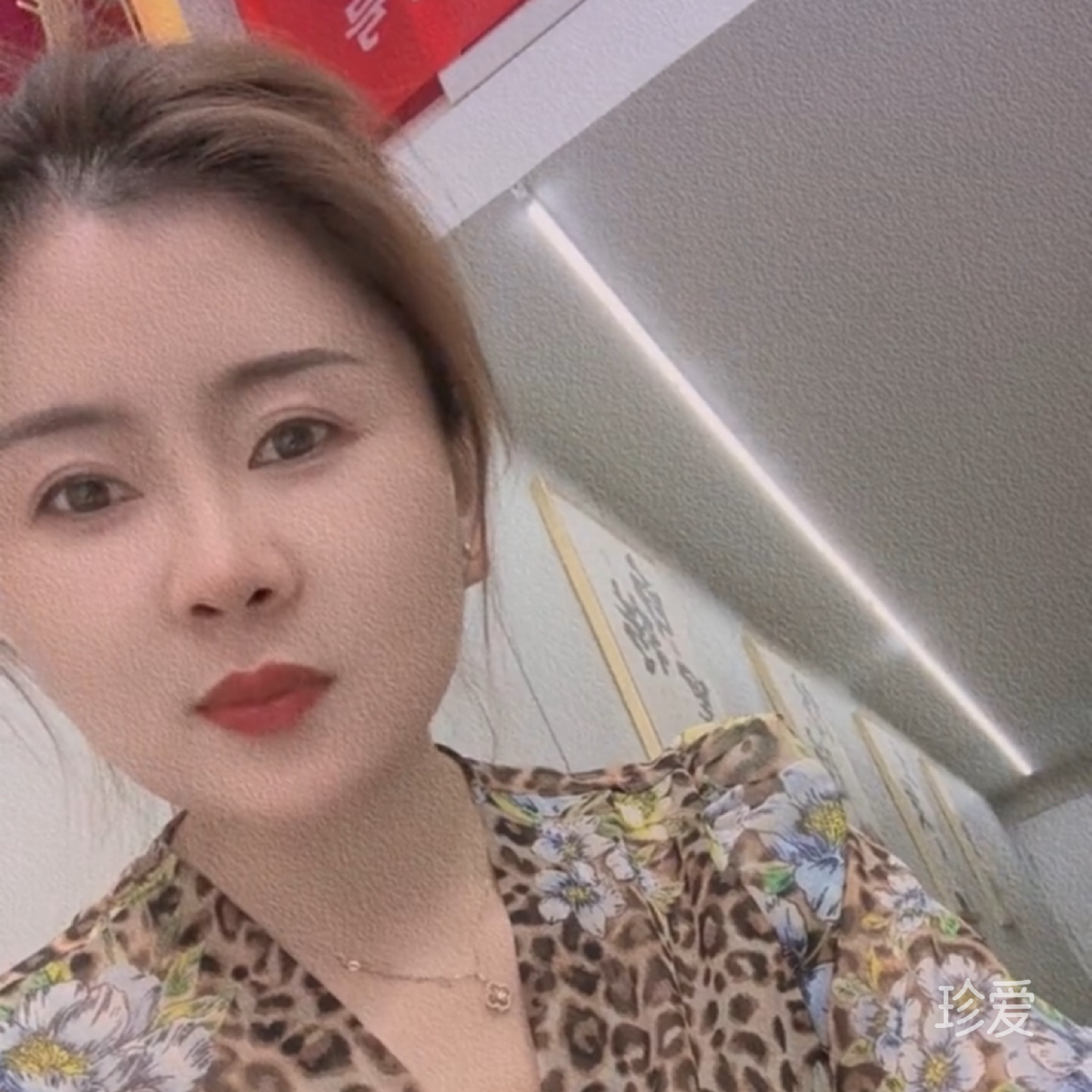 莉莉