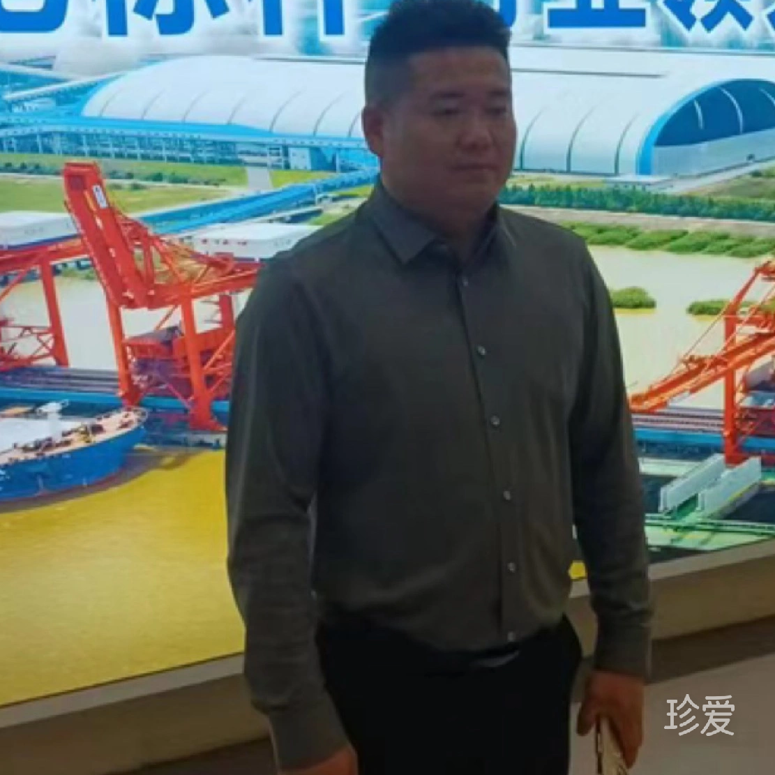 微笑着等待