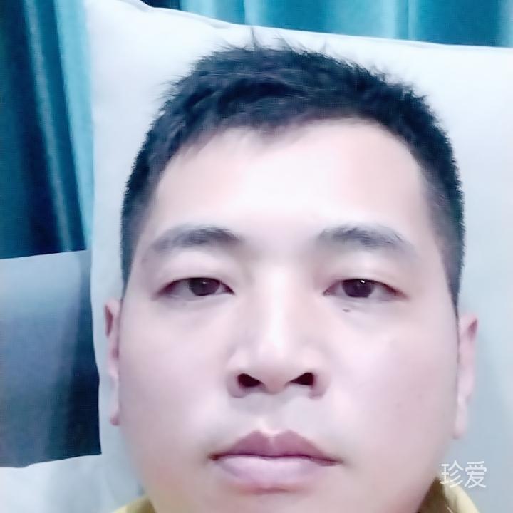 站在山顶的男人