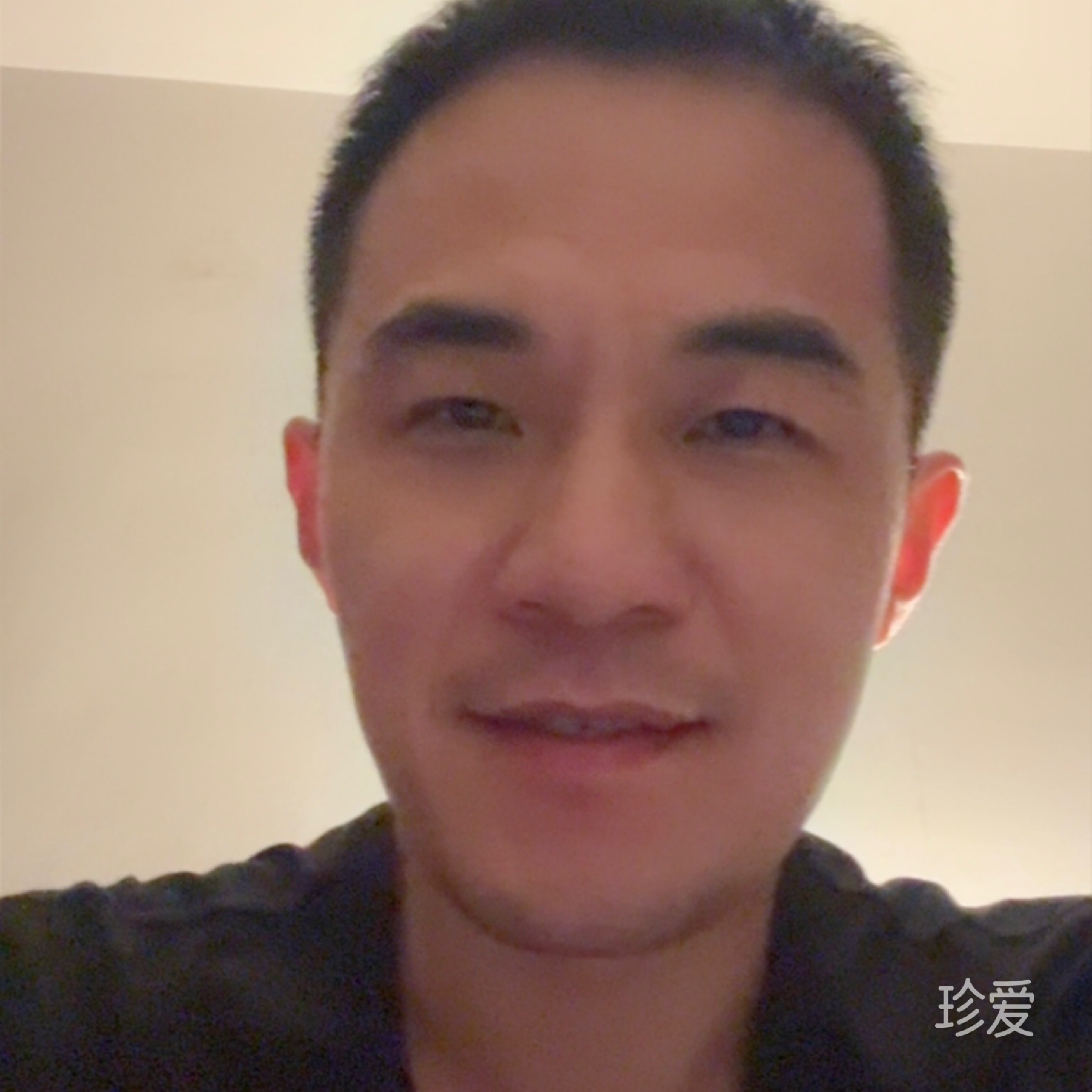 班灰飘飘