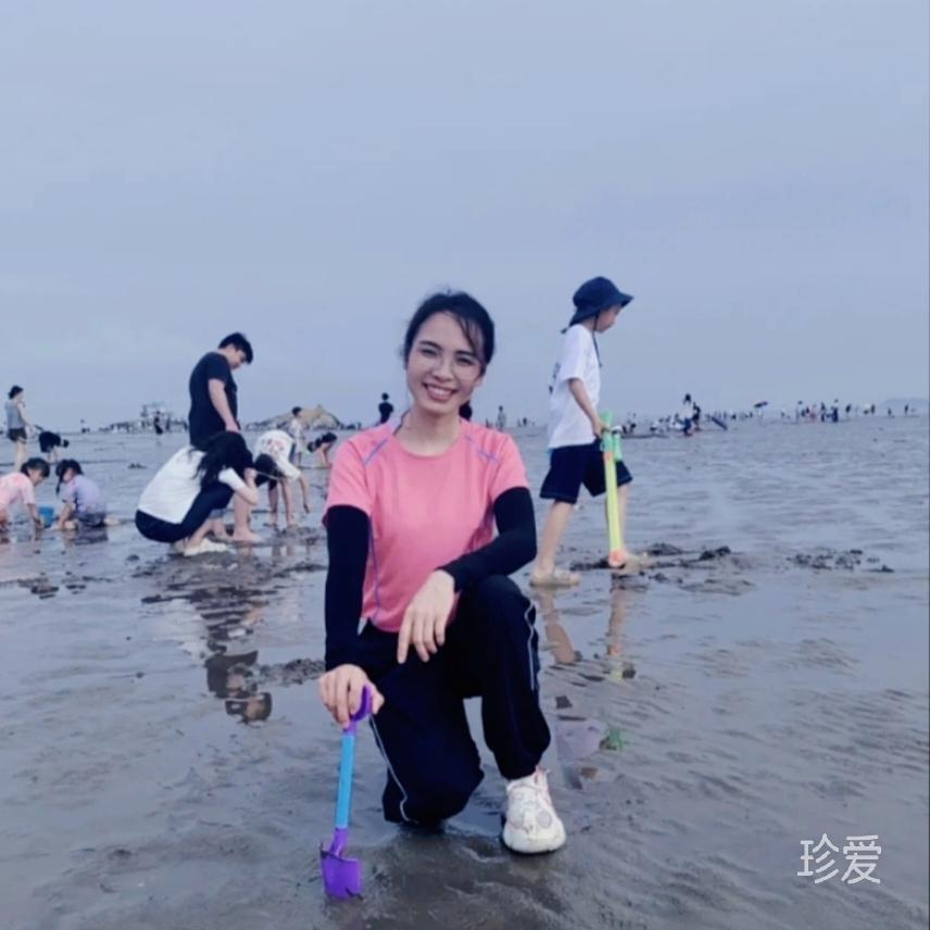 阳光下的蓝天