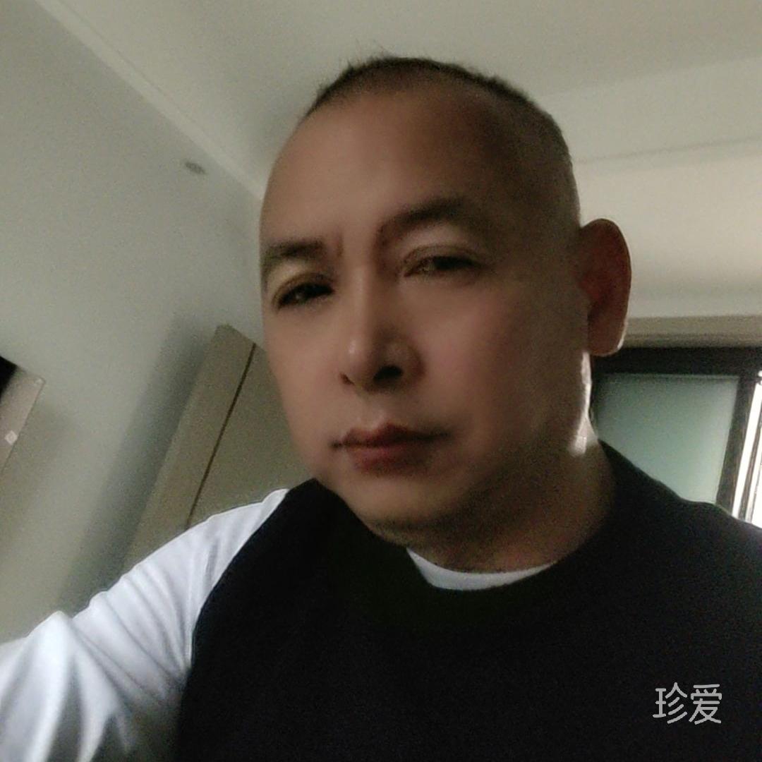 笑笑不说话