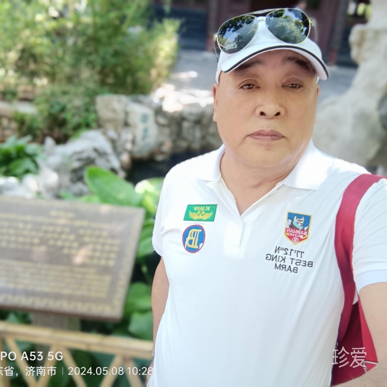 笑起来眯着眼小胖