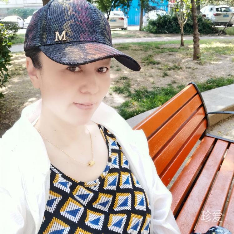 芙蓉何处避芳尘