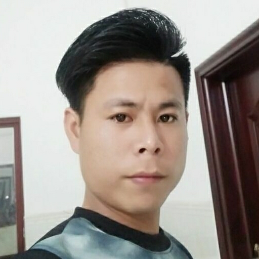 笑着掩饰着寂寞