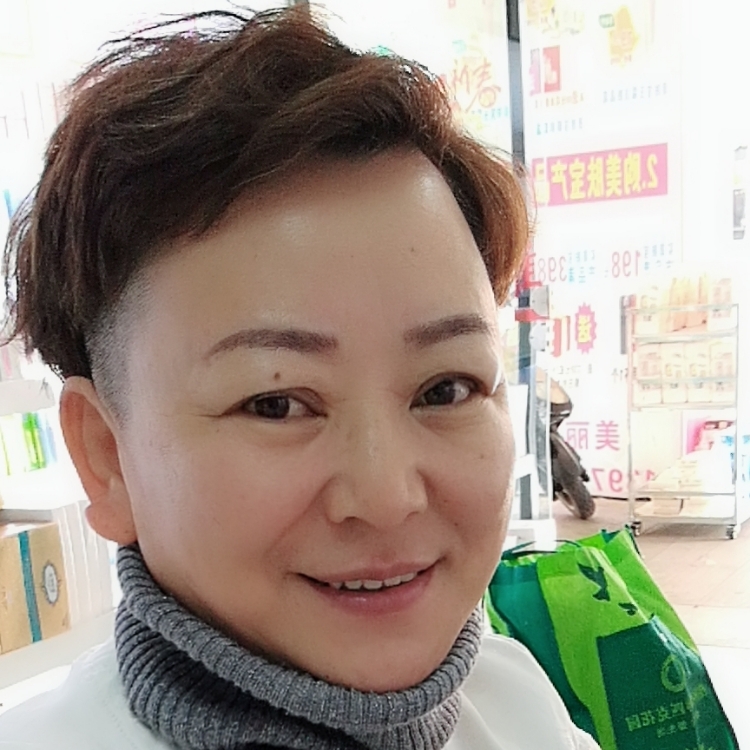璐璐女人红酒
