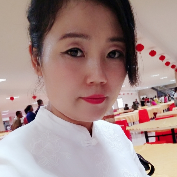 雨桐树下静听雨