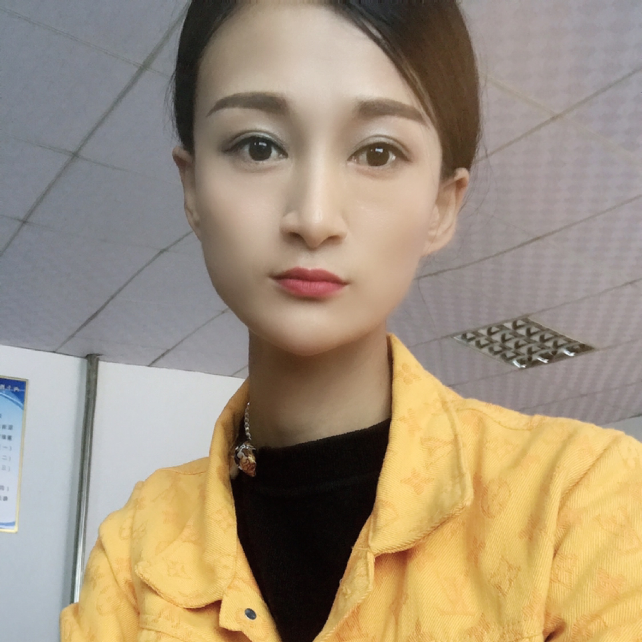 钢筋混凝土女人